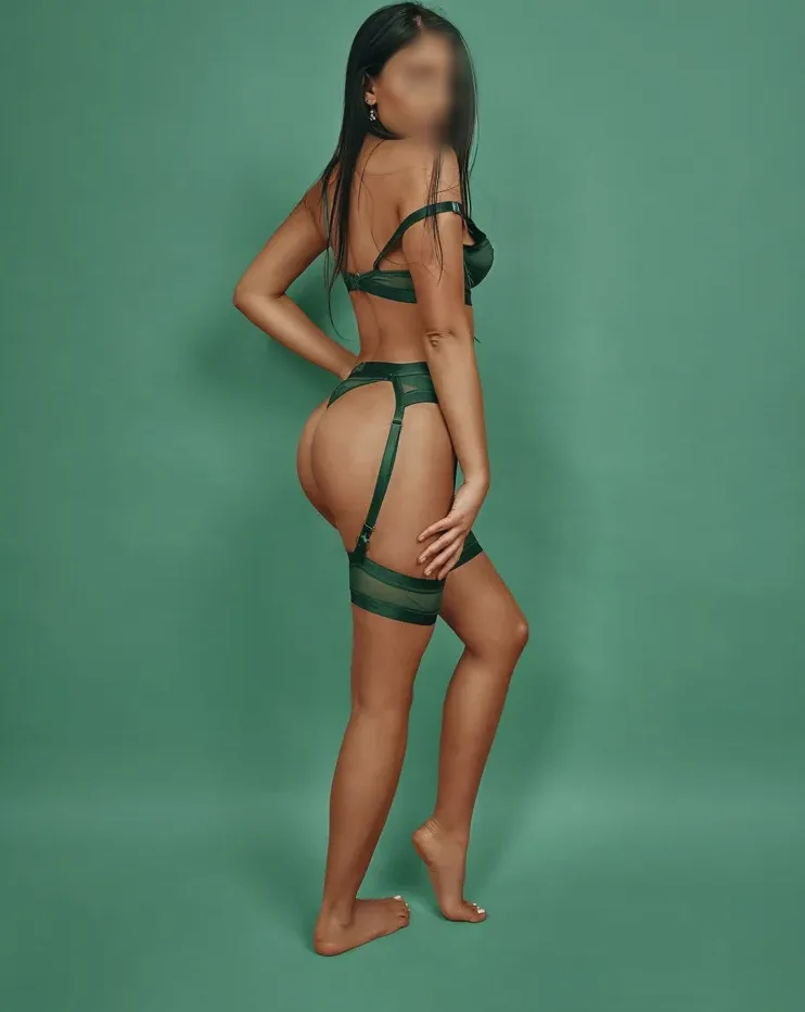 Aaliyah, 28