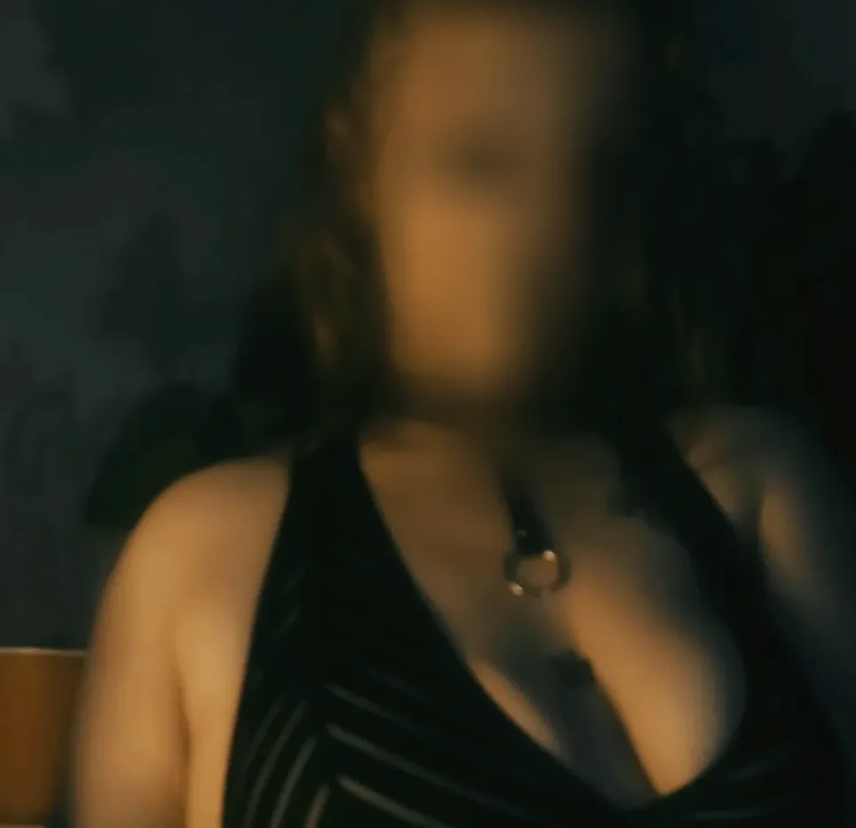 Amber, 29