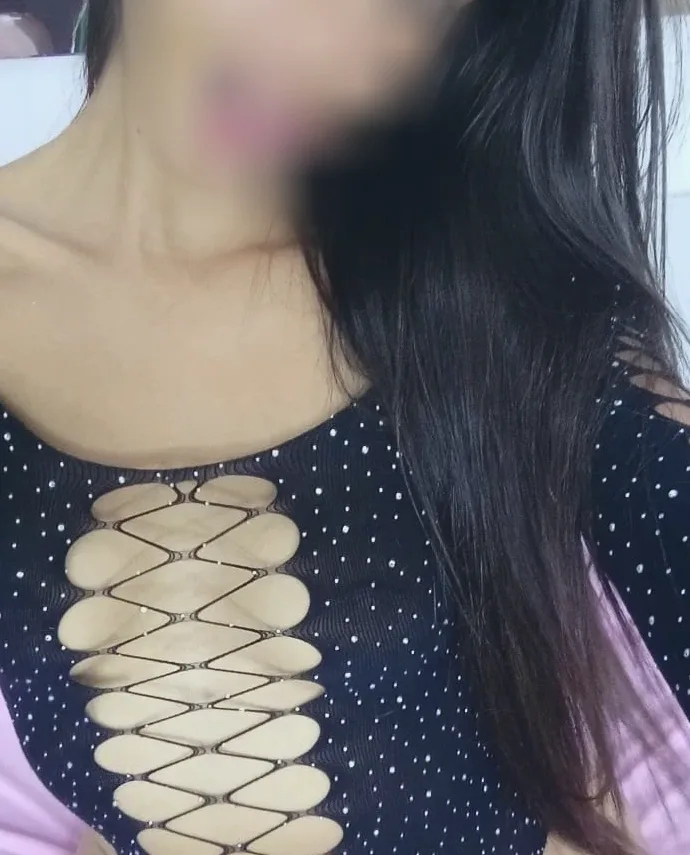 Claire, 25