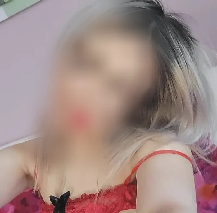Demi, 21
