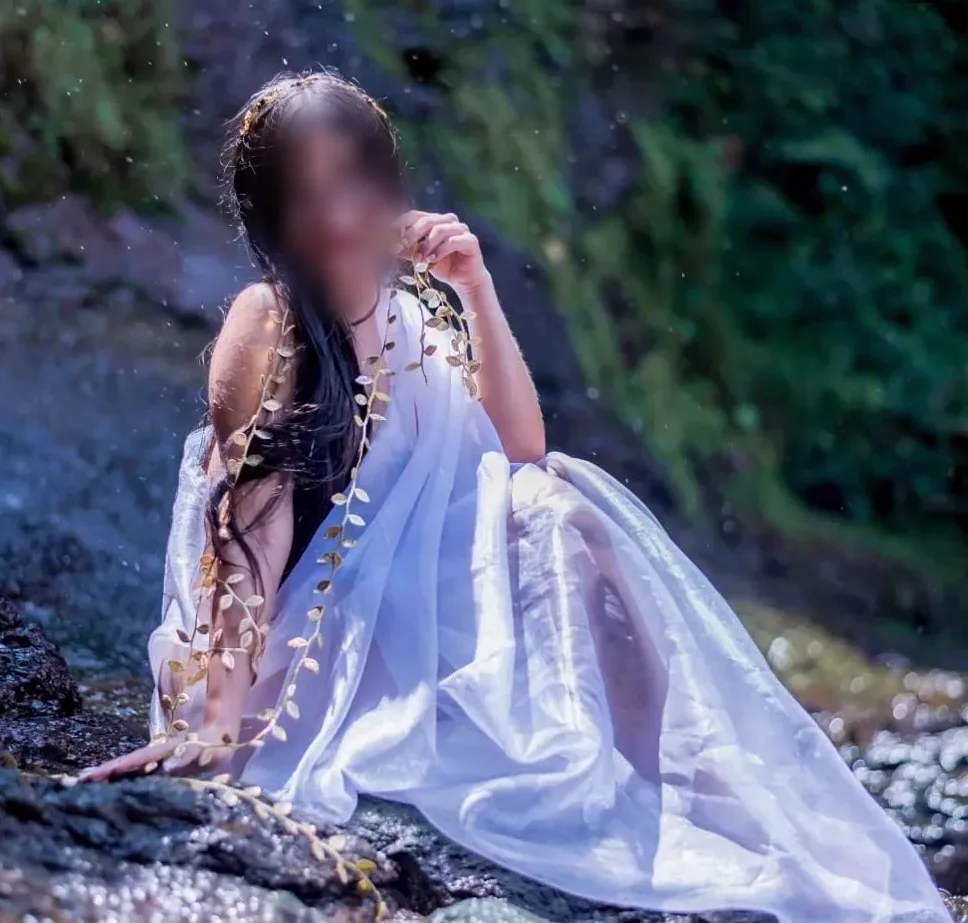 Lily, 20