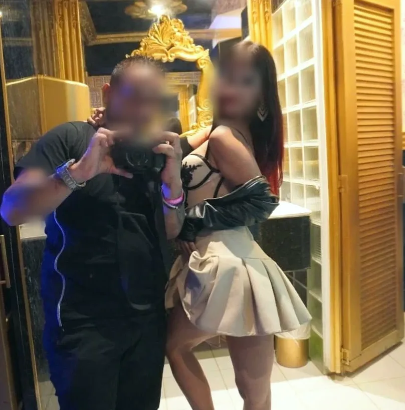 Olivia, 25