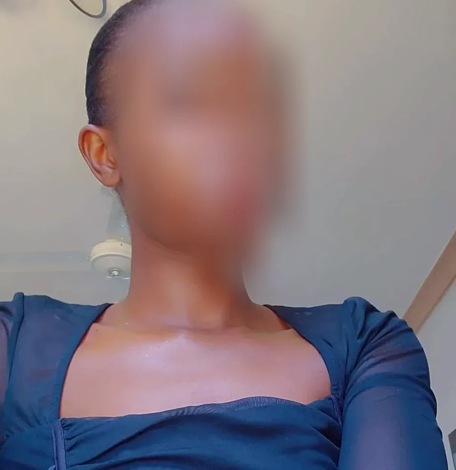 Zoe, 24